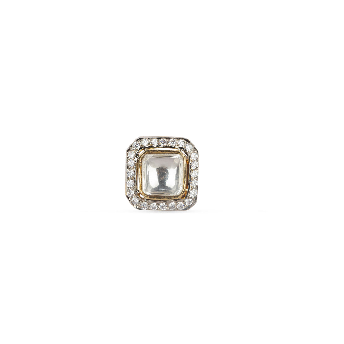 One Shahd Earring is shown in the image