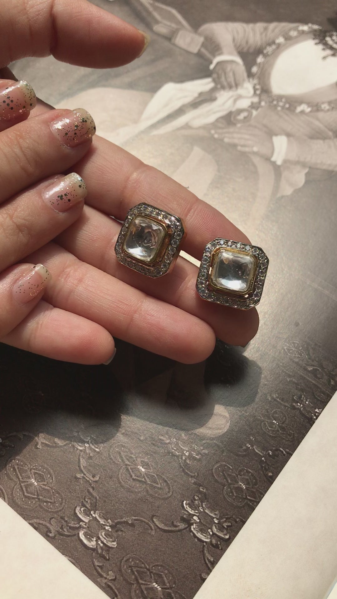 One Shahd Earring is shown in the image