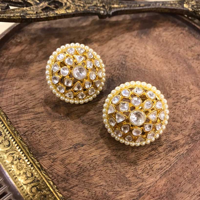 Kundan round pearl ear stud