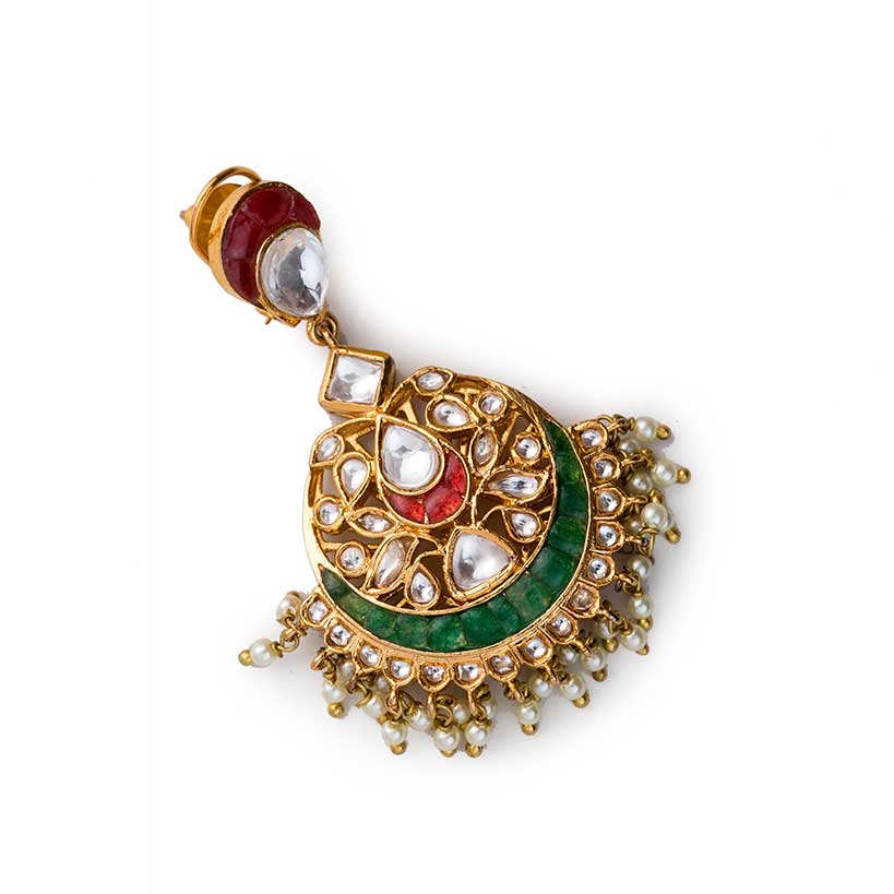 One piece of Mariam Kundan Chandbaali placed diagonally
